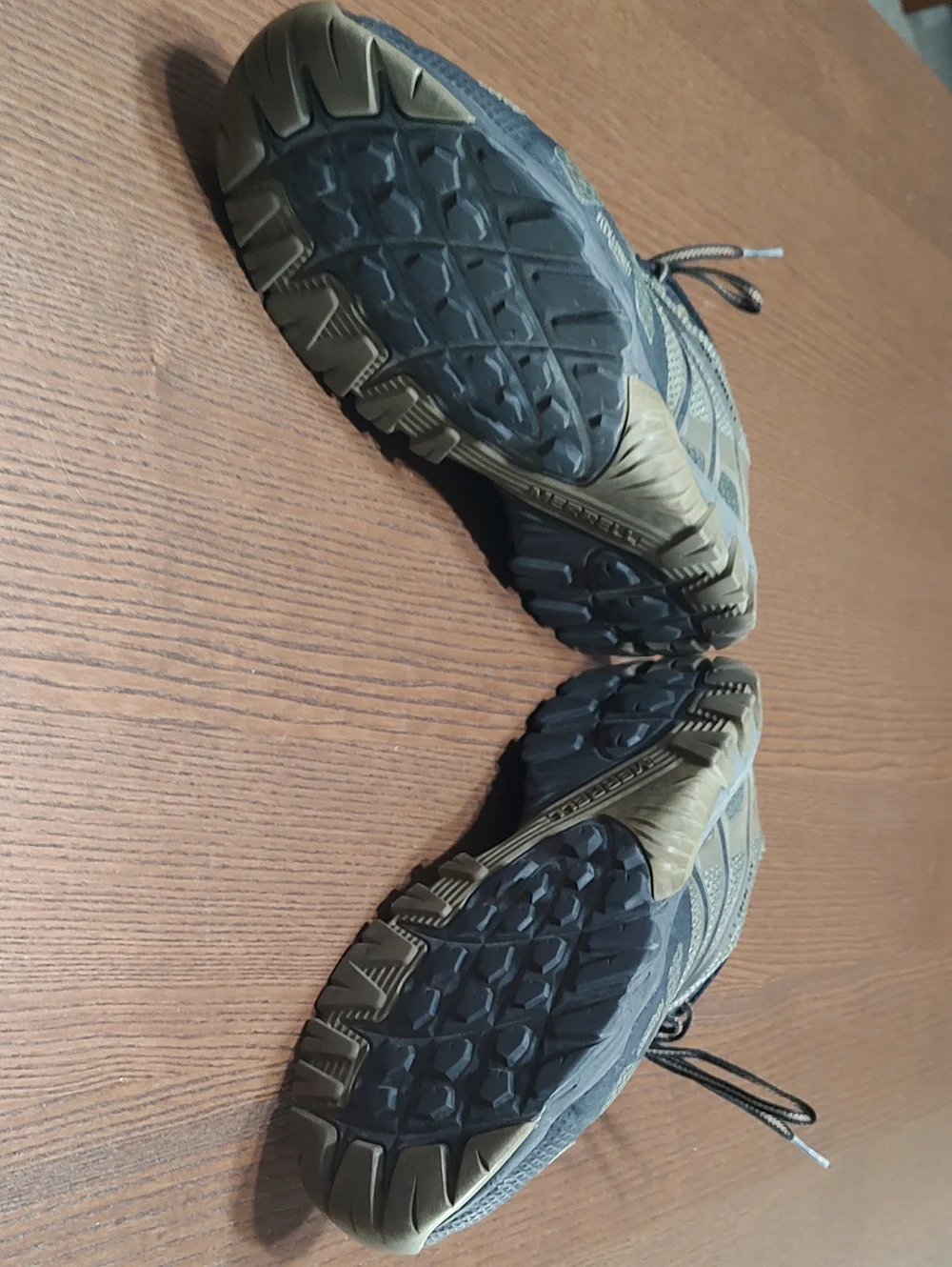 Men's Sz 9 Merrell Shoes